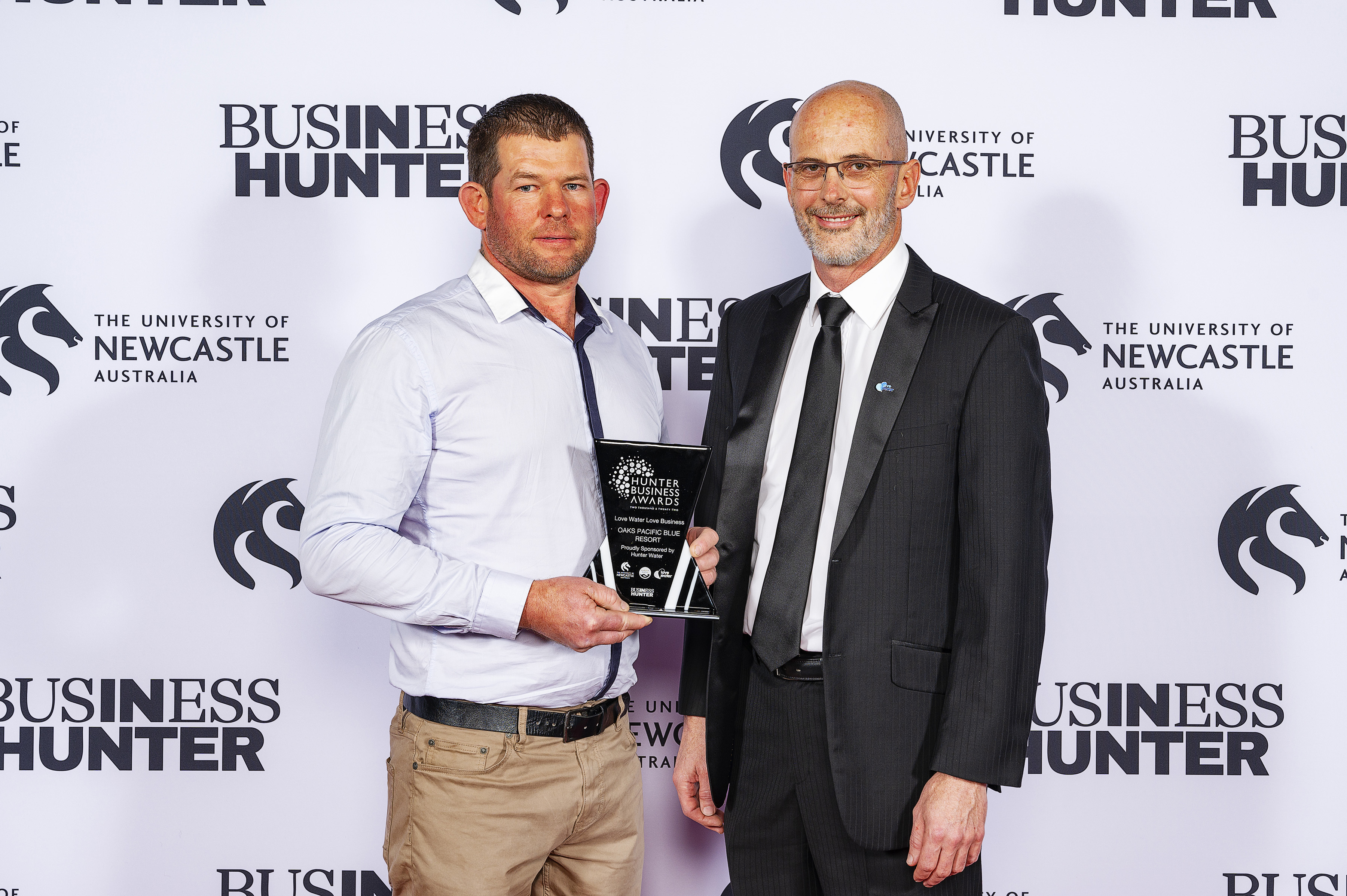At left is Darren Richards the Maintenance Manager at Oaks Pacific Blue Resort who receives the Love Water Love Business Award from Hunter Water MD, Darren Cleary.