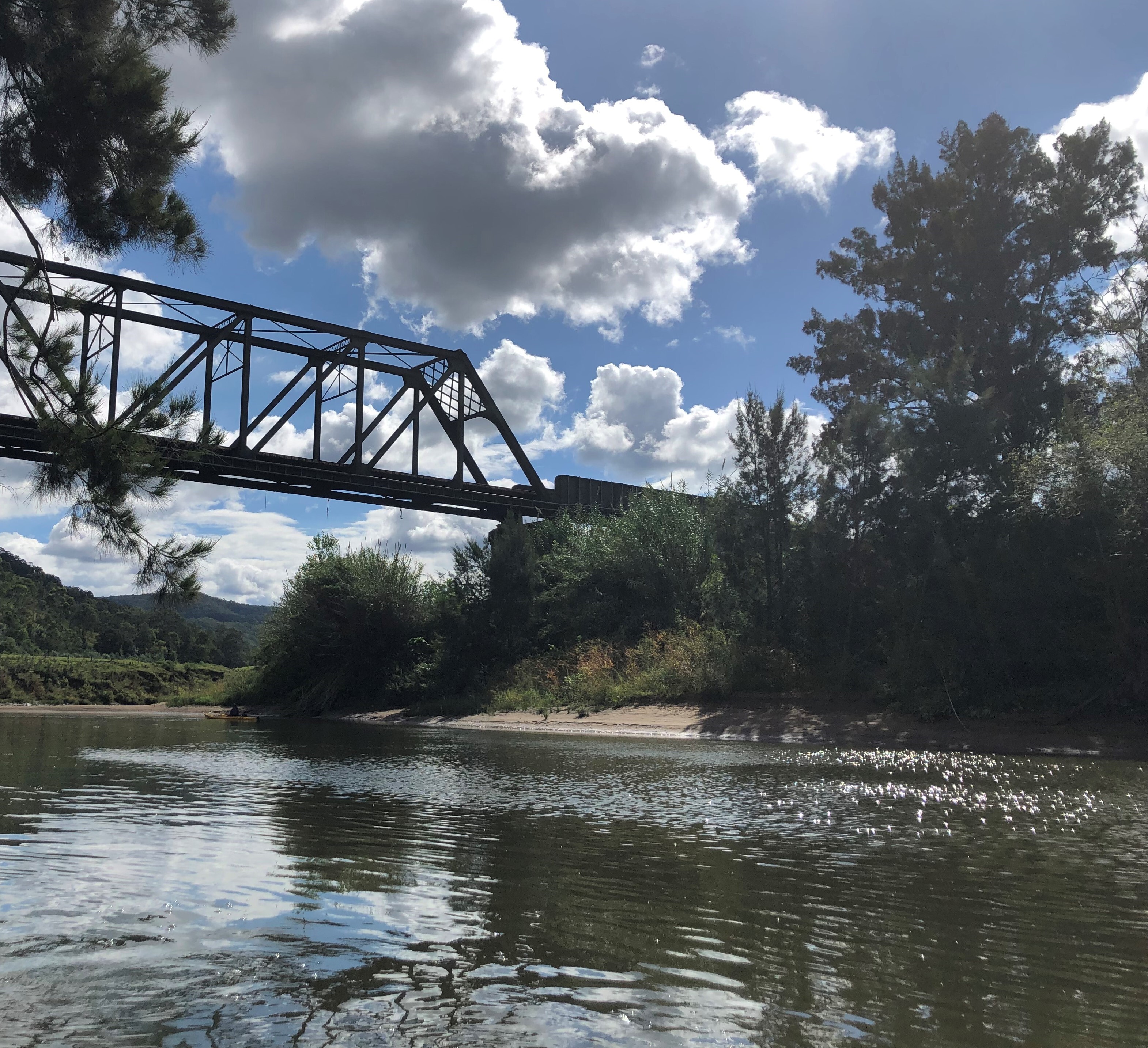 Picture of Paterson River with railbridge.